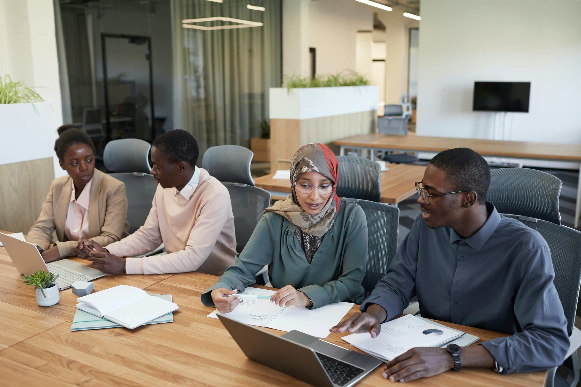 Cross-border advisory meeting for market entry planning